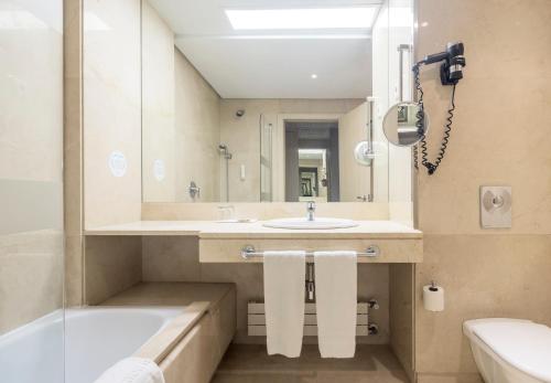 Habitación Doble Estándar - Admite mascotas del hotel Ilunion Pio Xii. Foto 5