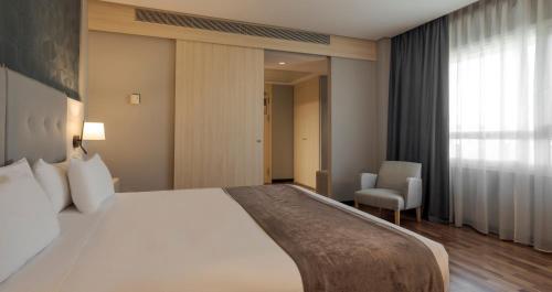 Habitación Doble Superior - 1 o 2 camas del hotel Ilunion Pio Xii. Foto 4