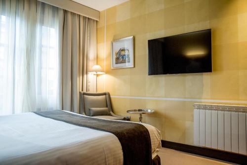 Habitación Doble Confort - 1 o 2 camas del hotel Costa Esmeralda Suites. Foto 4
