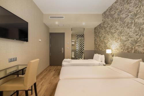 Habitación Triple del hotel Avenida Gran Via. Foto 1