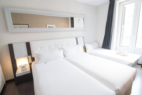 Habitación Triple del hotel Petit Palace Arenal
