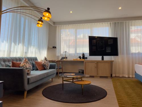 Suite con vistas panorámicas - Cama extragrande del hotel Indigo Madrid - Gran Via, An Ihg. Foto 4