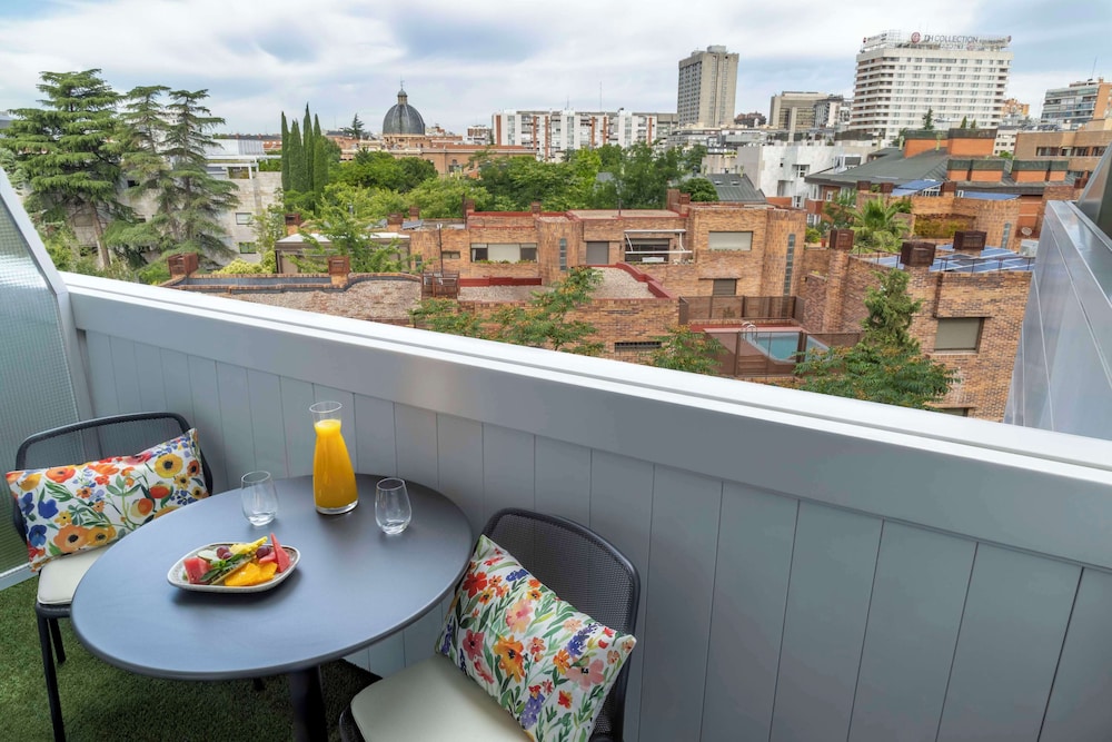 Habitación estándar, terraza del hotel Nh Madrid Paseo De La Habana. Foto 5