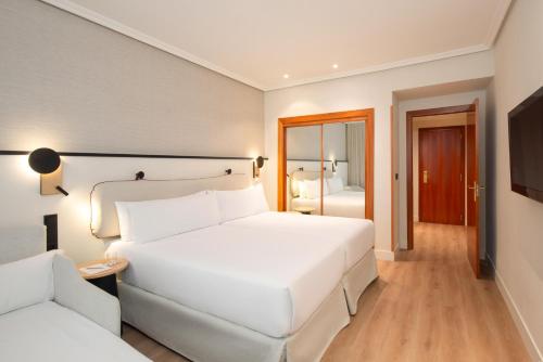 Habitación Triple del hotel Madrid Alameda Aeropuerto, Affiliated By Meliá. Foto 2