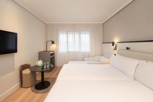 Habitación Triple del hotel Madrid Alameda Aeropuerto, Affiliated By Meliá. Foto 3