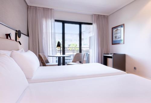 Habitación Estandar con terraza del hotel Madrid Alameda Aeropuerto, Affiliated By Meliá. Foto 2