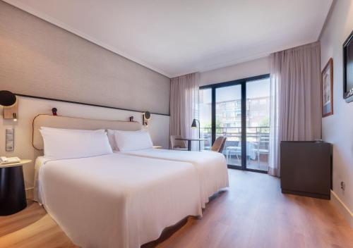 Habitación Estandar con terraza del hotel Madrid Alameda Aeropuerto, Affiliated By Meliá. Foto 3