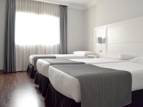Habitación Triple del hotel Uve Alcobendas. Foto 2