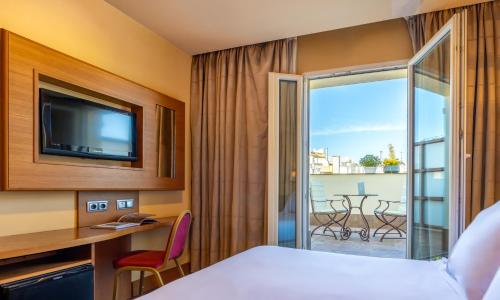 Habitación Doble con terraza del hotel Sterling. Foto 5