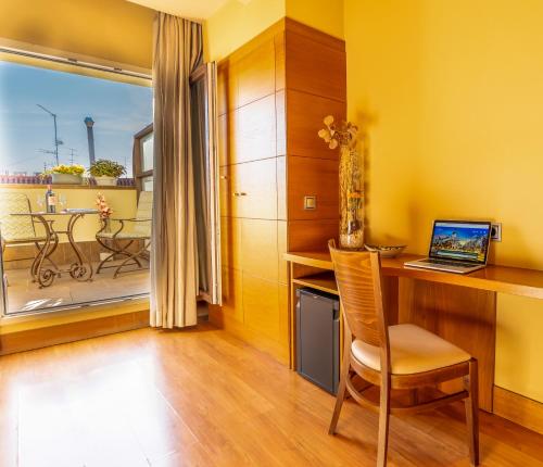 Habitación Doble con terraza del hotel Sterling. Foto 10