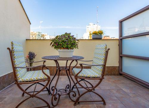 Habitación Familiar con terraza del hotel Sterling. Foto 1