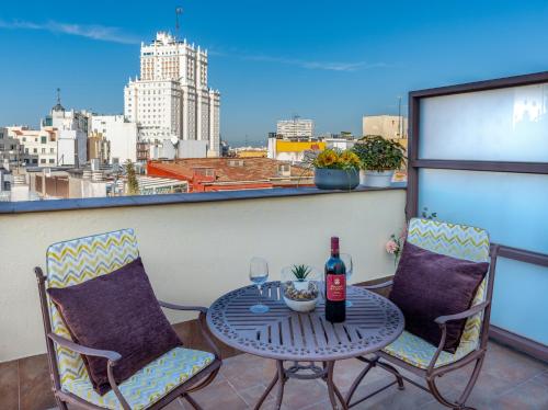 Habitación Triple con terraza del hotel Sterling. Foto 4