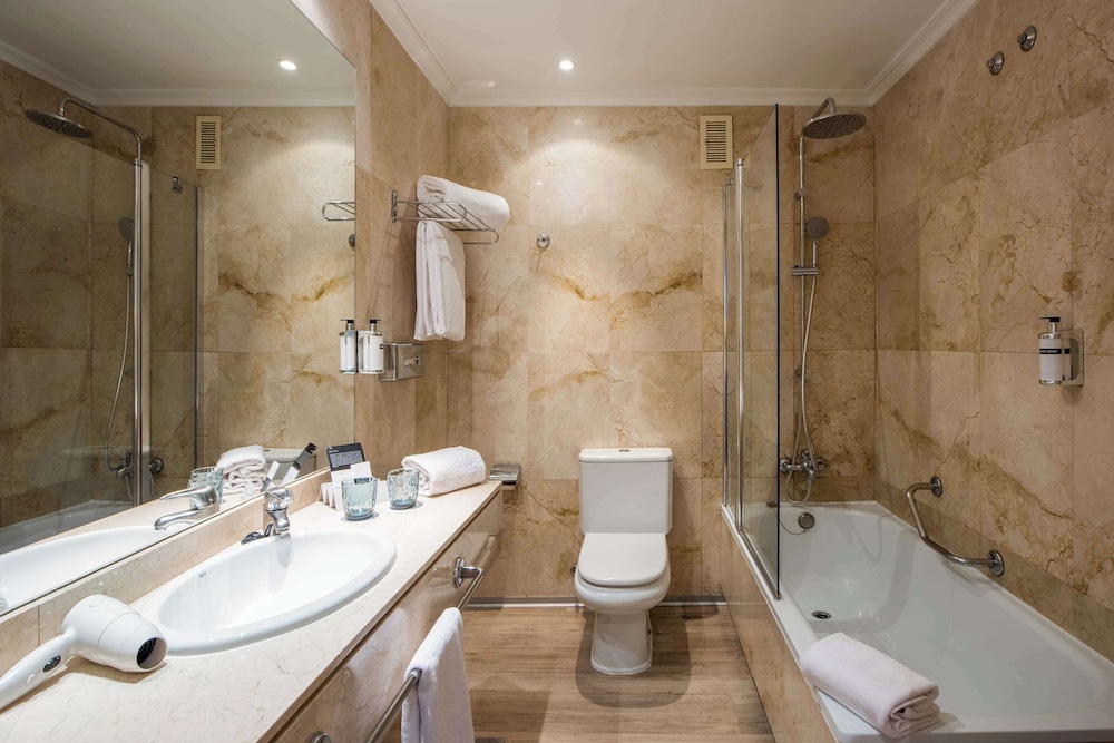 Habitación Triple del hotel Zel Madrid. Foto 1