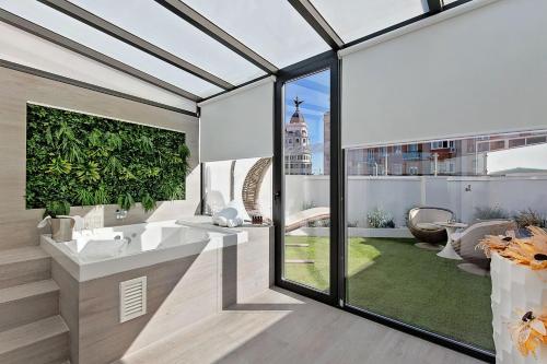 Habitación Doble Deluxe con bañera de hidromasaje del hotel Grupotel Mayorazgo