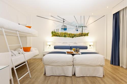 Habitación Cuádruple Estándar del hotel Grupotel Mayorazgo. Foto 5