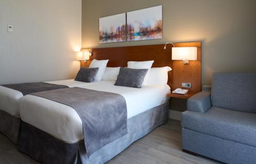 Habitación Doble con cama supletoria - 1 o 2 camas del hotel Puerta De Toledo. Foto 2