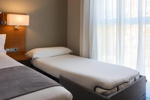 Habitación Doble con cama supletoria - 1 o 2 camas del hotel Puerta De Toledo. Foto 3