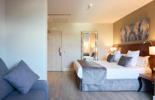 Habitación Doble con cama supletoria - 1 o 2 camas del hotel Puerta De Toledo. Foto 4