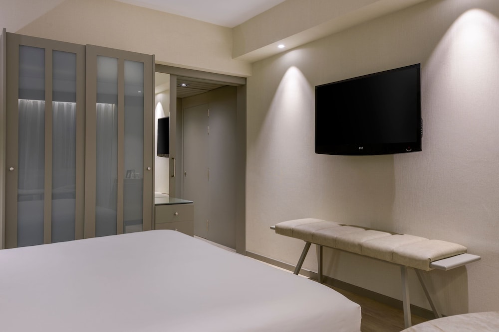 Habitación estándar, 1 cama de matrimonio del hotel Ac Carlton Madrid By Marriott. Foto 1