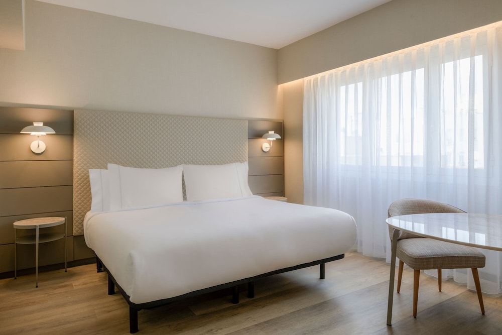 Standard Plus Room, 1 King Bed del hotel Ac Carlton Madrid By Marriott