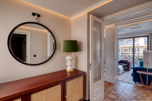 Suite con terraza Vista Velázquez del hotel Bless Hotel Madrid, A Member Of The Leading Hotels Of The World. Foto 11