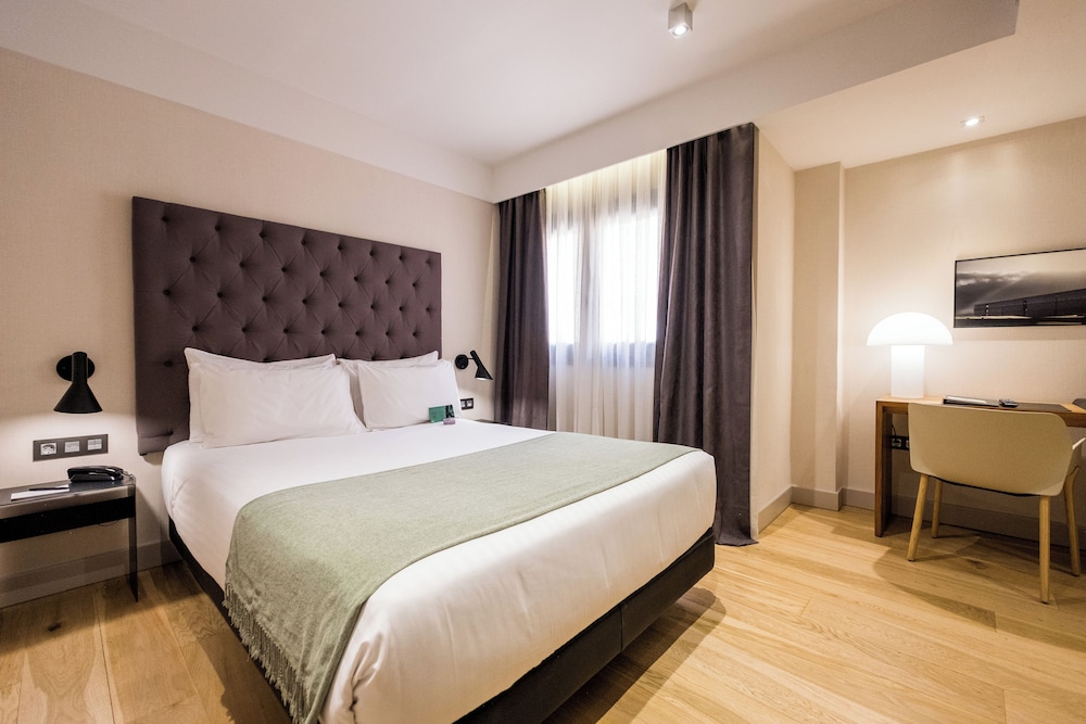Habitación estándar con 1 cama doble o 2 individuales del hotel Zenit Abeba. Foto 3