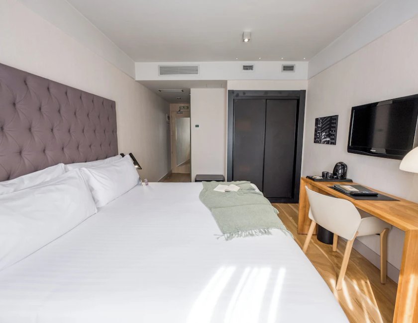 Habitación estándar con 1 cama doble o 2 individuales (con Parking) del hotel Zenit Abeba. Foto 4