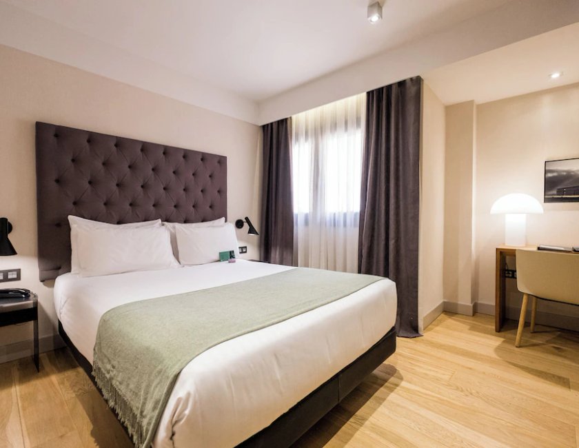 Habitación estándar con 1 cama doble o 2 individuales del hotel Zenit Abeba. Foto 3
