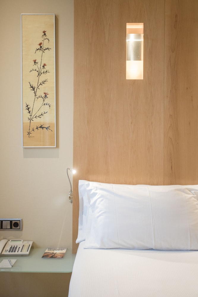 Habitación Estandar del hotel Abba Madrid. Foto 1