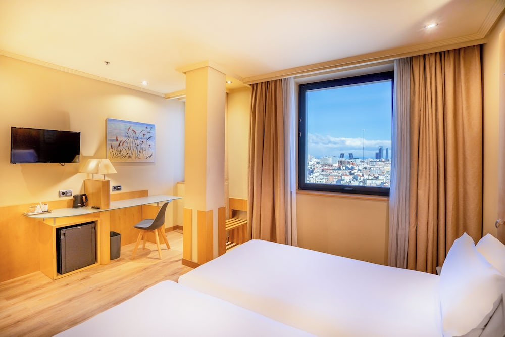 Habitación Premium del hotel Abba Madrid. Foto 5