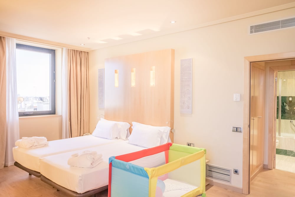 Habitación Premium (Individual) del hotel Abba Madrid. Foto 1