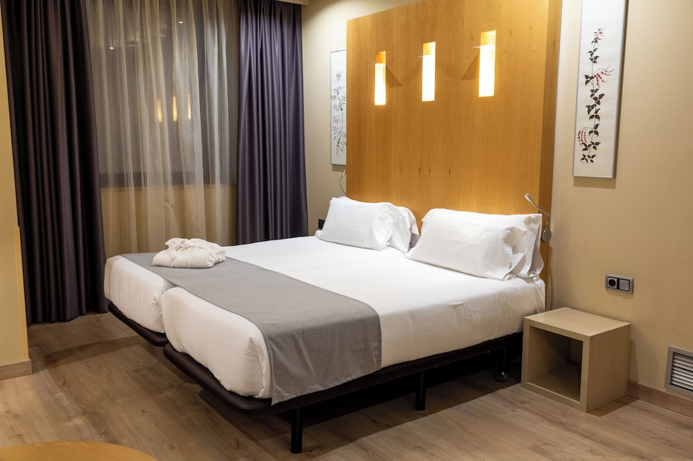 Habitación Premium (Individual) del hotel Abba Madrid. Foto 3