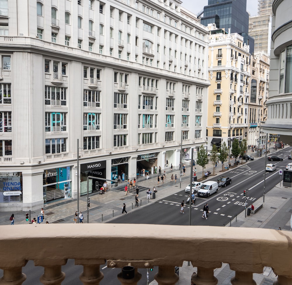 Triple Vista Gran Vía del hotel Regente. Foto 3