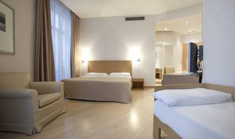 Habitación Cuádruple con vistas a la ciudad del hotel Regente