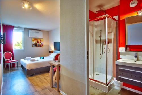 Habitación Doble Superior del hotel Adonis Bayonne. Foto 1