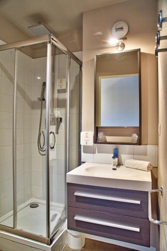 Habitación Doble Superior del hotel Adonis Bayonne. Foto 3