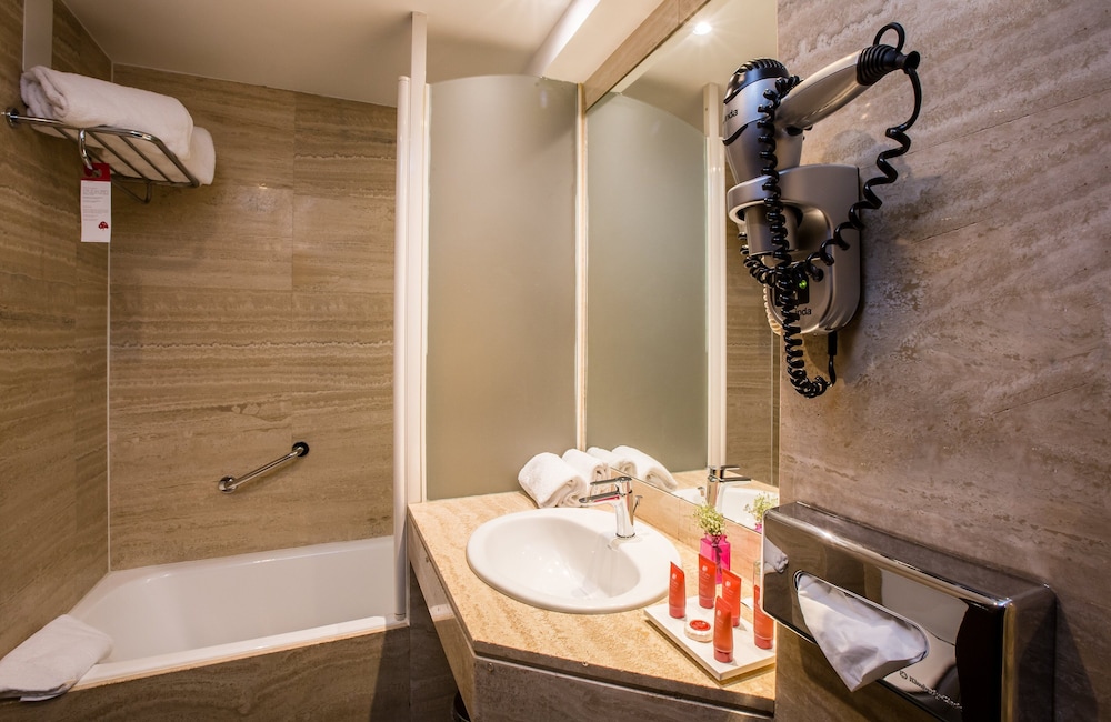 Habitación superior del hotel Leonardo Madrid City Center. Foto 9