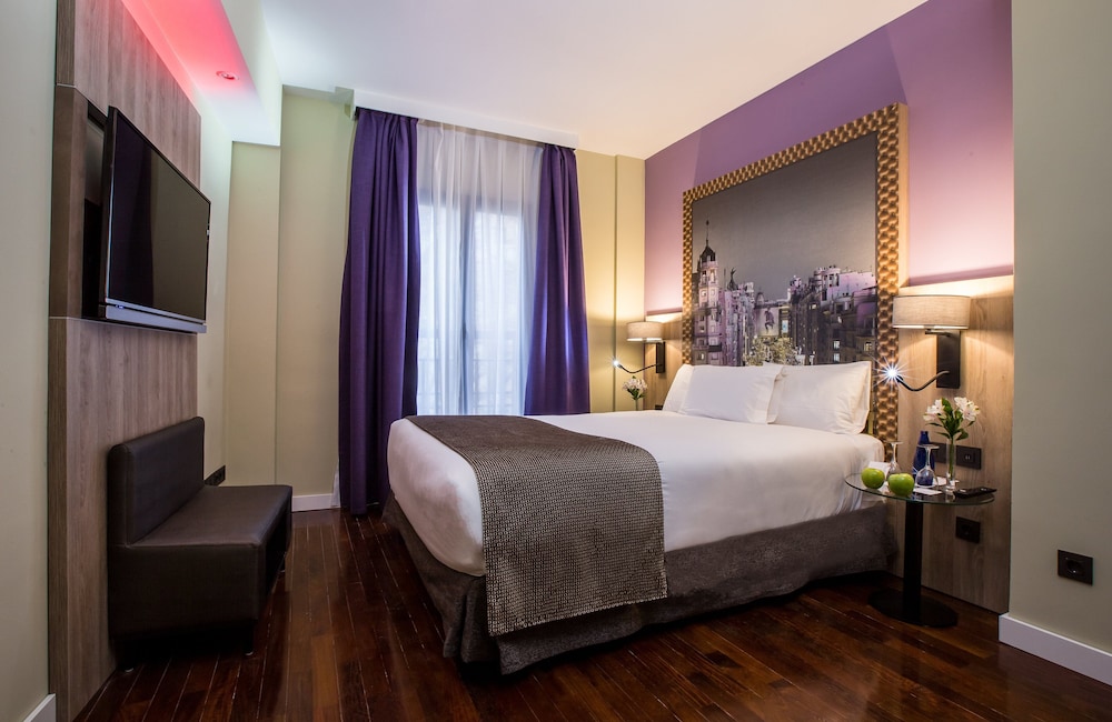 Habitación Deluxe del hotel Leonardo Madrid City Center. Foto 3