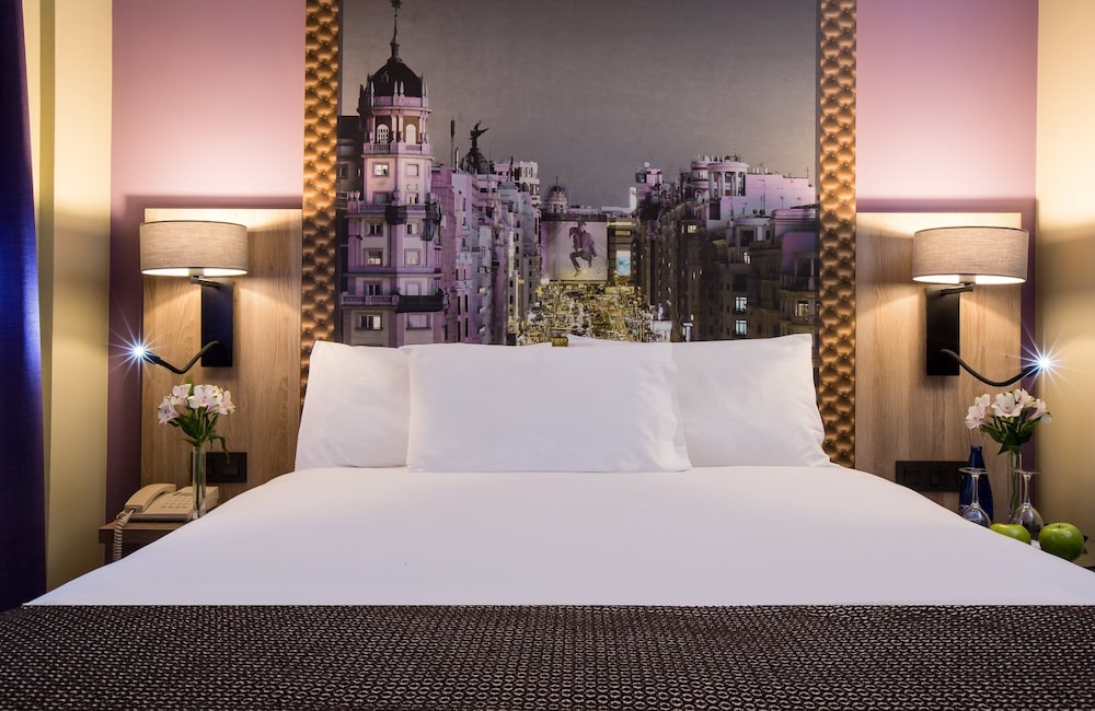 Habitación Deluxe del hotel Leonardo Madrid City Center. Foto 4