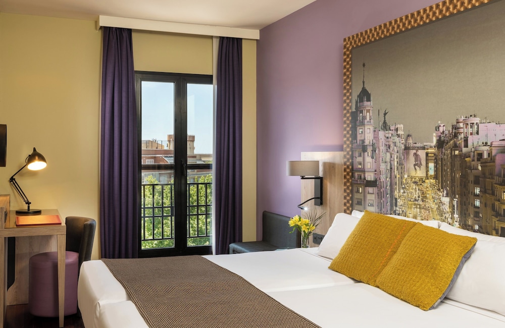 Habitación triple Confort del hotel Leonardo Madrid City Center. Foto 4