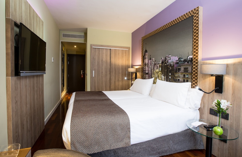 Habitación triple Confort del hotel Leonardo Madrid City Center. Foto 6