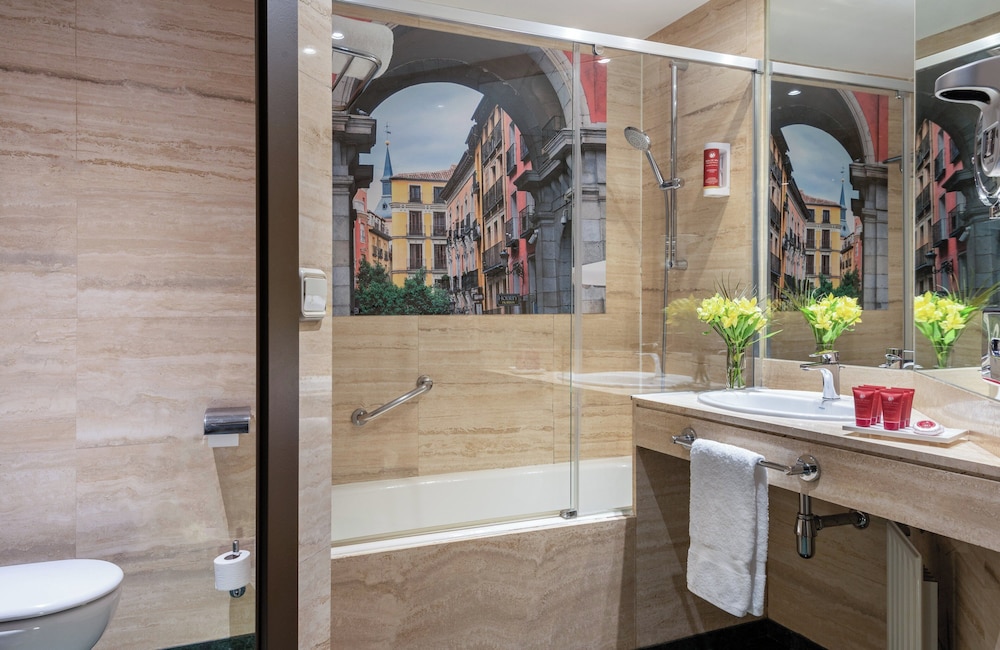 Habitación Confort del hotel Leonardo Madrid City Center. Foto 9