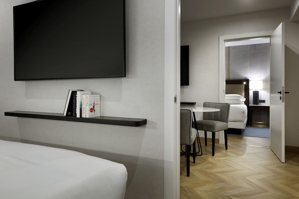 Suite Familiar del hotel Hyatt Regency Hesperia Madrid. Foto 1