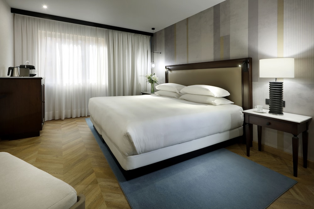 Suite ejecutiva (Regency, with Club Access) del hotel Hyatt Regency Hesperia Madrid. Foto 2
