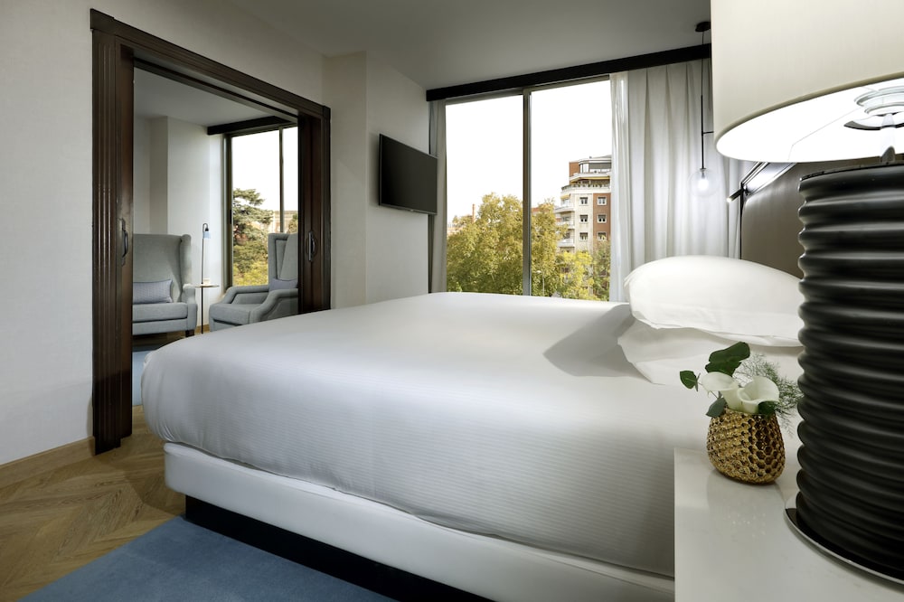 Suite, 1 cama de matrimonio grande (Regency, with Club Access) del hotel Hyatt Regency Hesperia Madrid. Foto 2