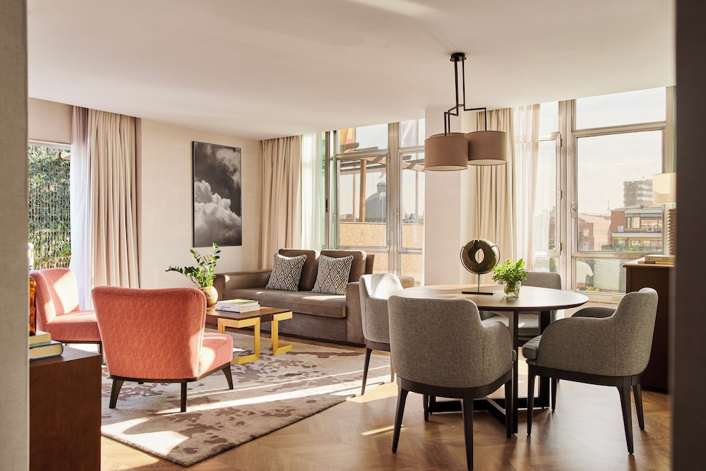 Suite presidencial (with Club Access) del hotel Hyatt Regency Hesperia Madrid. Foto 2