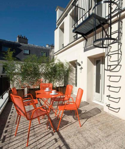 Habitación Superior con terraza del hotel Helzear Champs Elysées. Foto 5