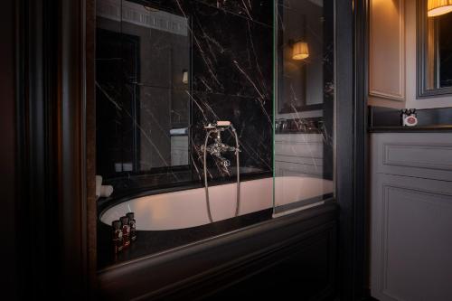 Habitación Doble Deluxe del hotel Maison Athénée. Foto 7