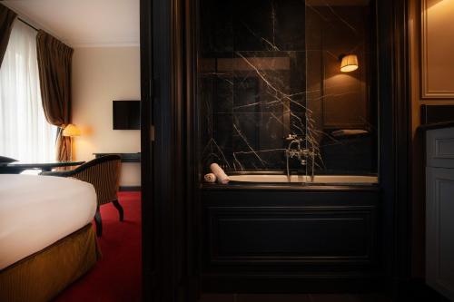 Habitación Doble Deluxe del hotel Maison Athénée. Foto 15