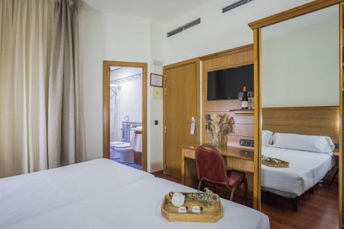 Habitación Doble Económica - 1 o 2 camas del hotel Negresco Gran Vía. Foto 6
